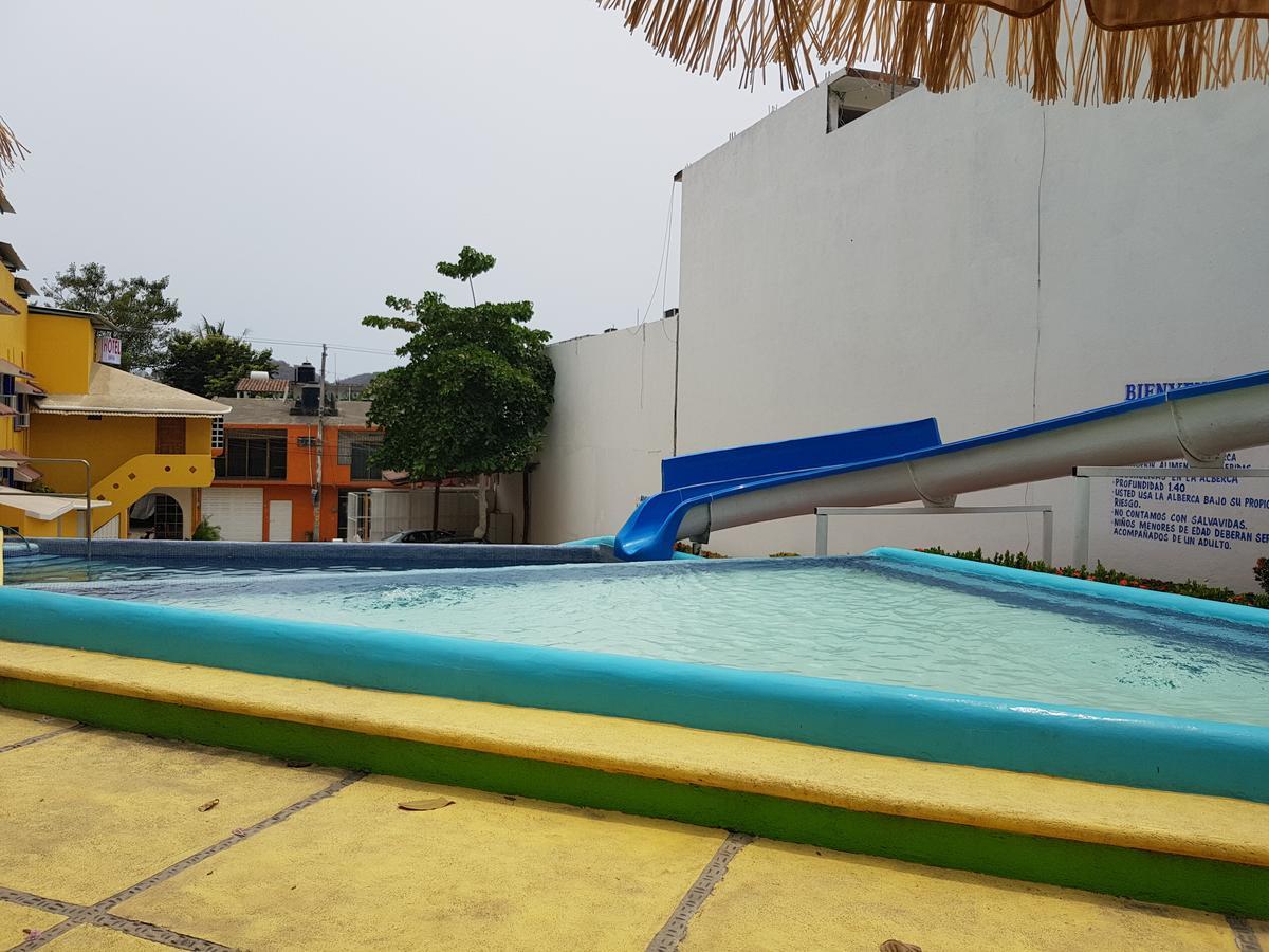Hotel Bahia Ixtapa  Exterior photo
